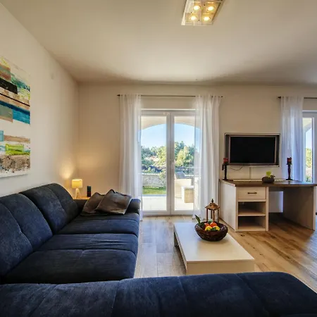 Lozica Villa Vir