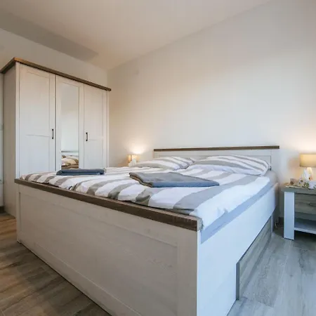 Lozica Villa Vir