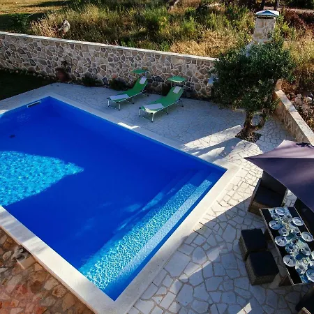 Villa Lozica *